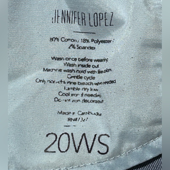 Jennifer Lopez Classic Blue Women's Jeans - Picture 9 of 13